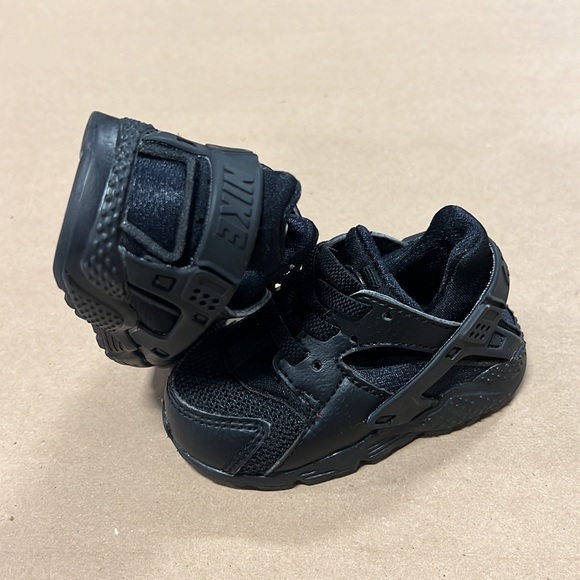 Nike / infant / sneakers / black / size 4c - Picture 3 of 5